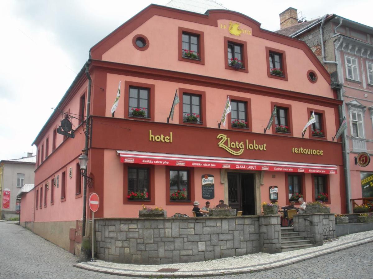 Hotel Zlata Labut Kraliky Exterior photo